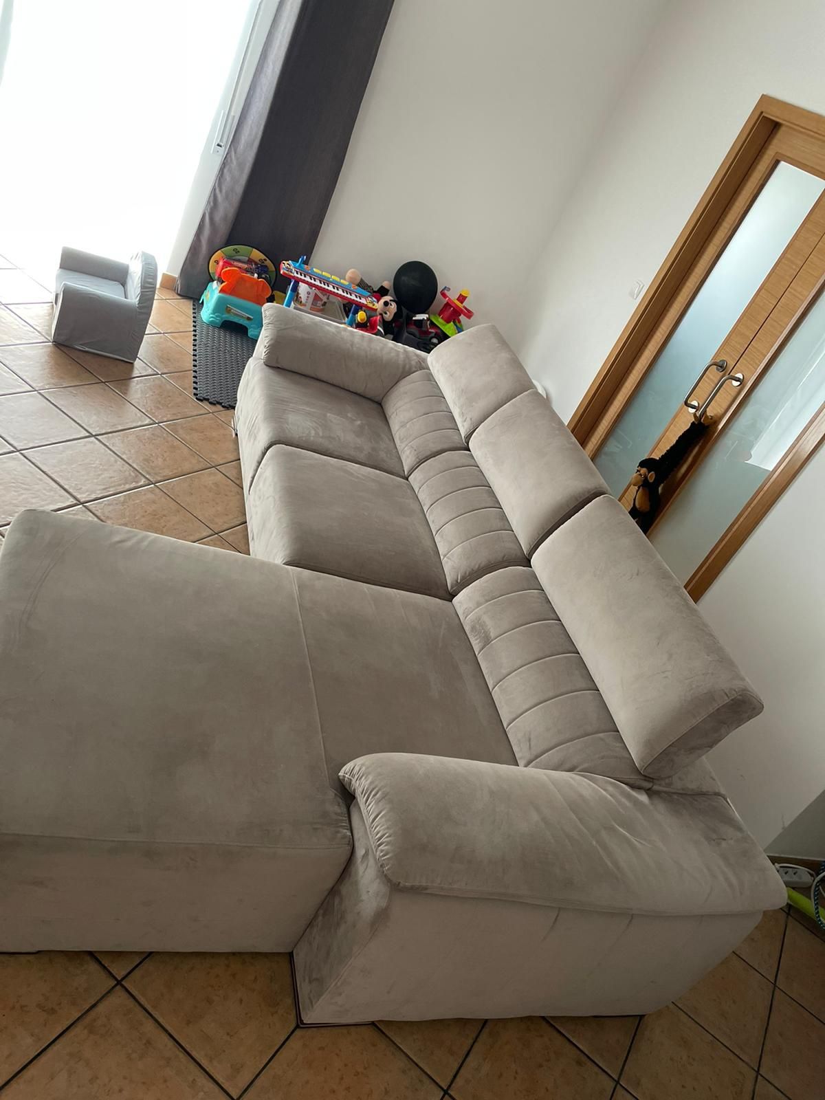 Sofá de 3 lugares com chaise longue