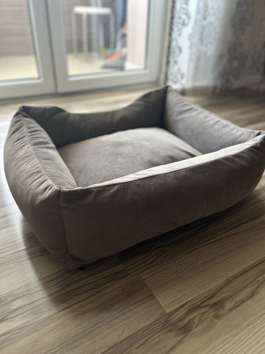 Лежанка для собак та котів