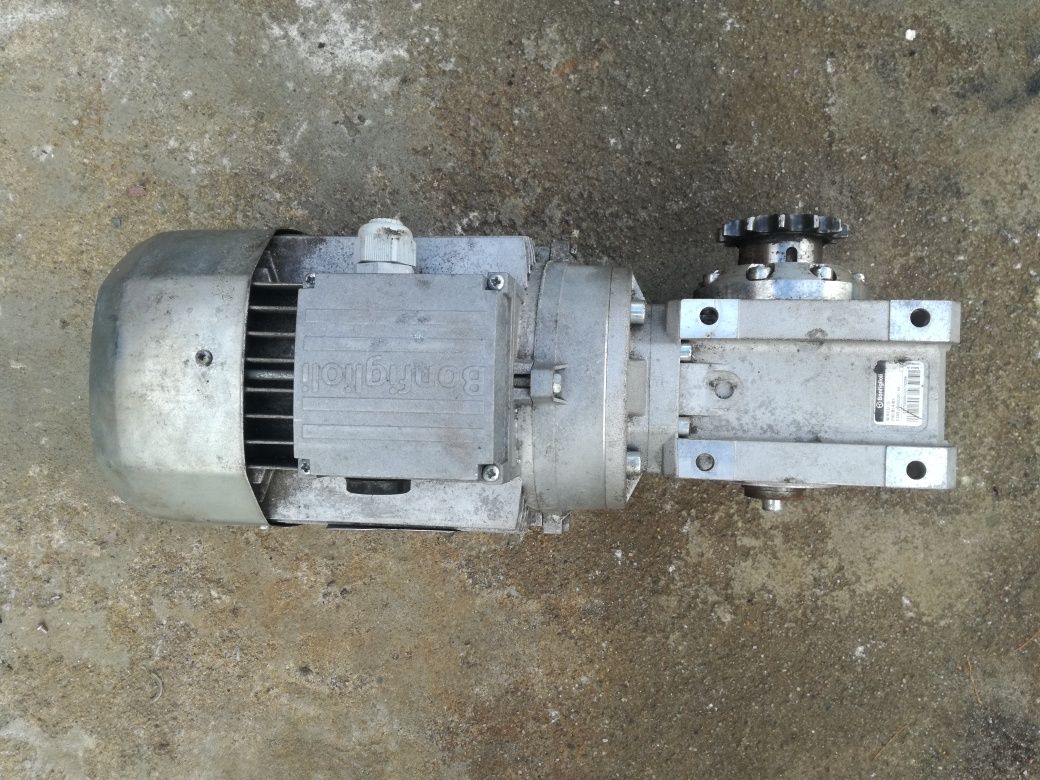 Duży motoreduktor Bonfiglioli 400v/230v, 1,1kW, 95 obrotów