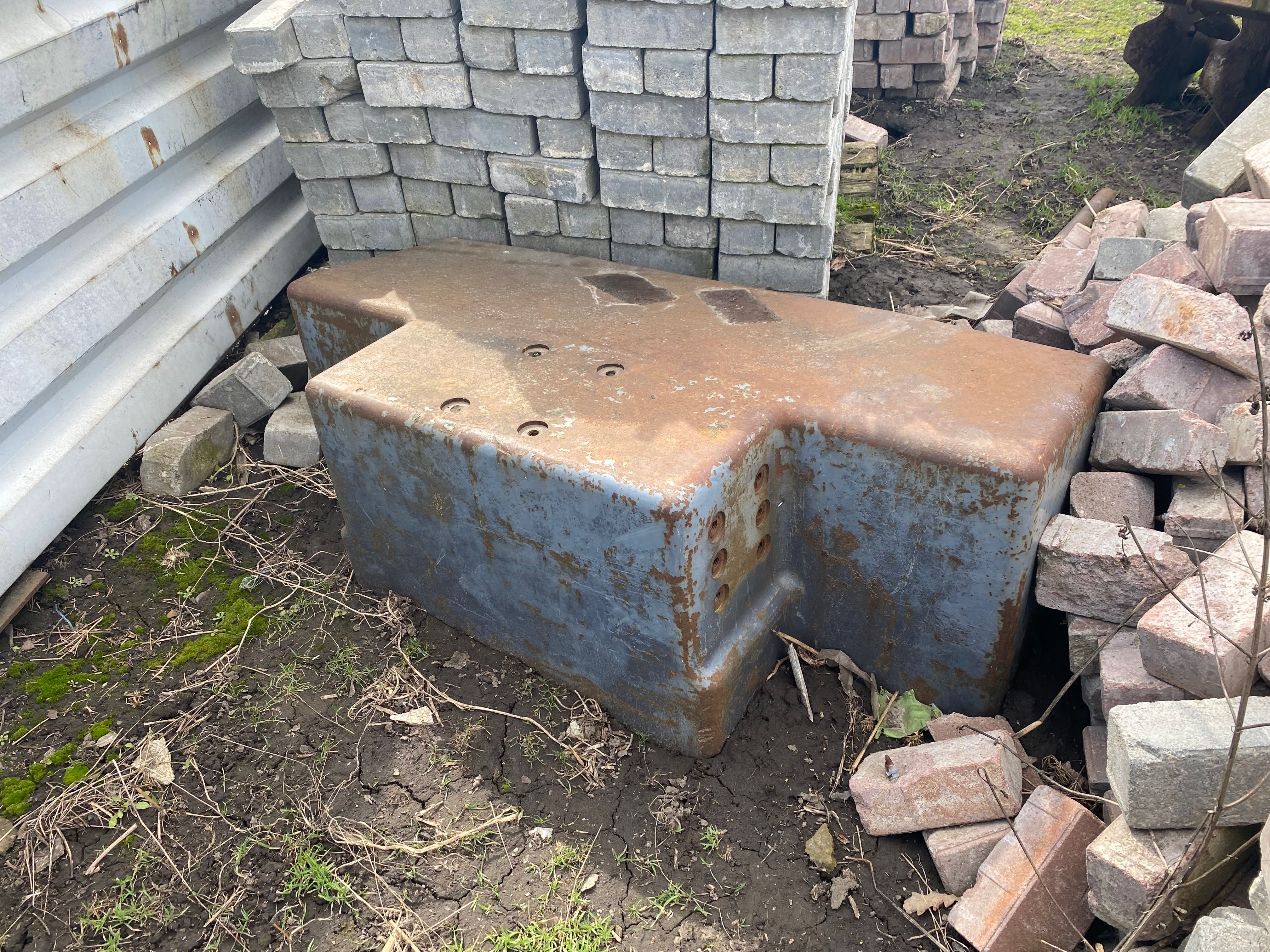 Продам або поміняю на Ззр передній балансір  на трактор Фенд-2500кг бу
