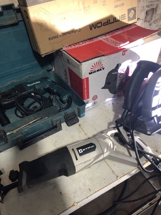 Продам електро інструмент ручна циркулярна пила сабельна пила та інше