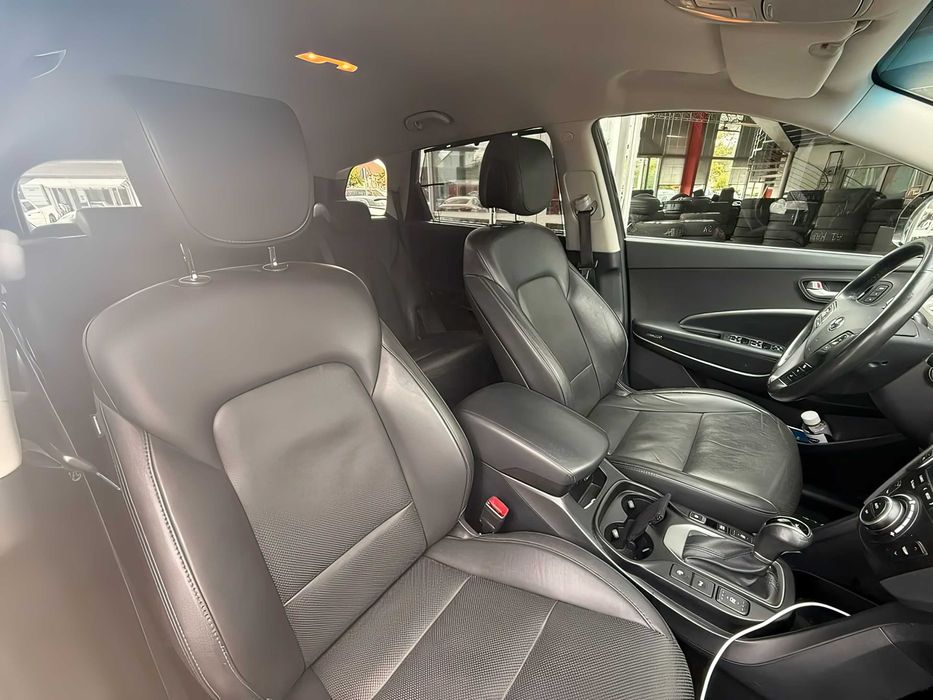 Hyundai Grand Santa Fe      2016