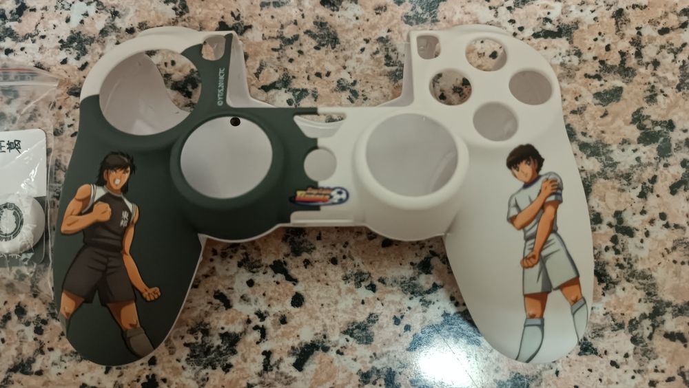 Proteção para Sony PS4Dualshock do Captain Tsubasa com grips