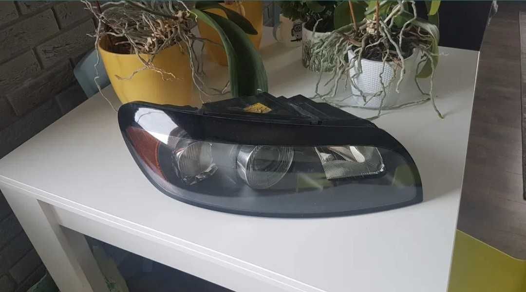 VOLVO C30 Lampa Reflektor Prawa Przednia Prawy Przód Wersja UK