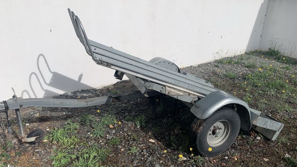 Reboque articulafo para 3 motas