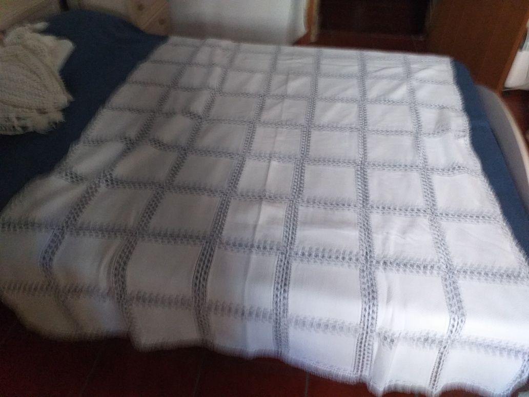Varias rendas antigas feitas a mao exe toalhas e diversos