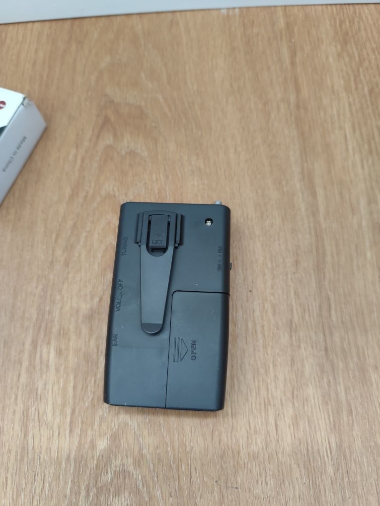 Mini radio portátil