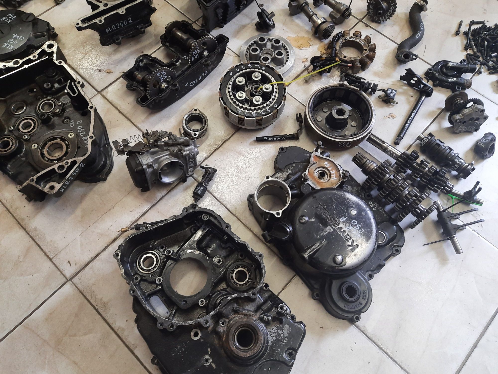 Kawasaki KLR 250 silnik części cylinder wał kapa skrzynia sprzęgło