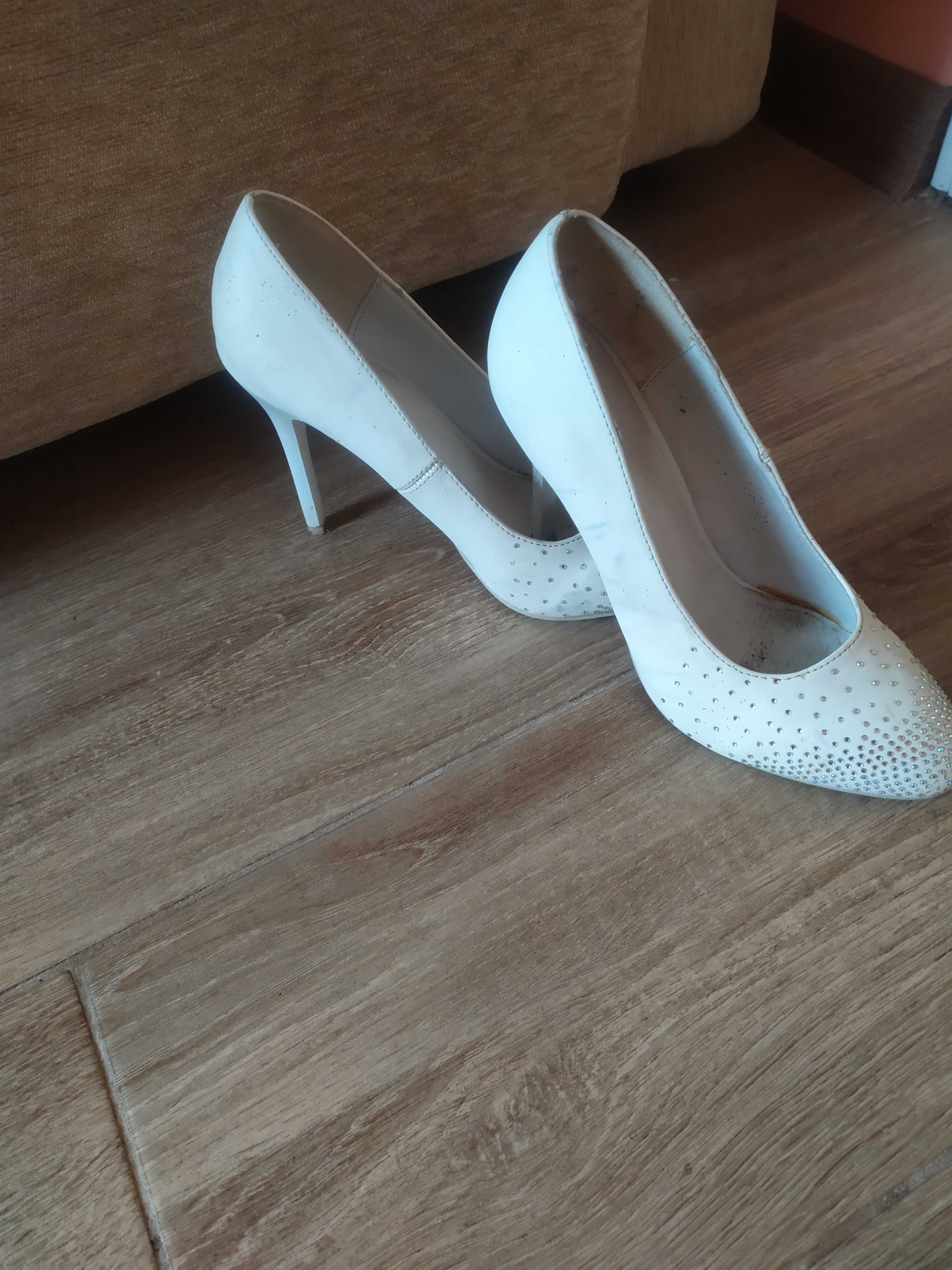 Білі туфлі 36 розмір