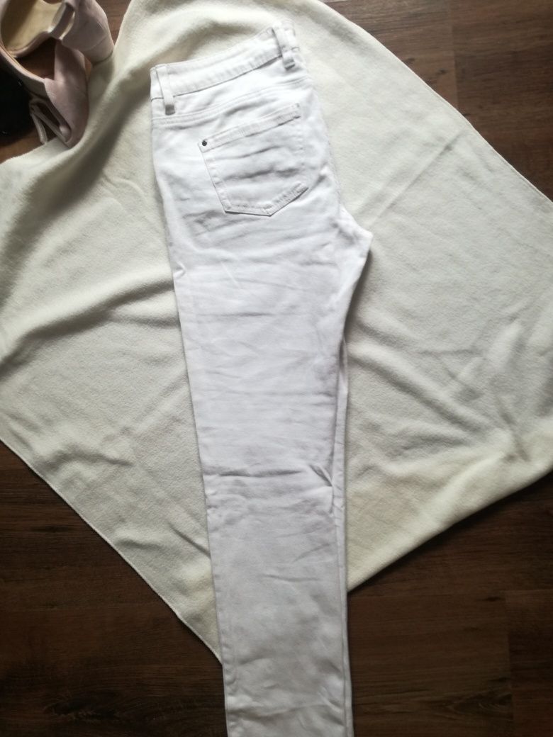 Spodnie białe 38