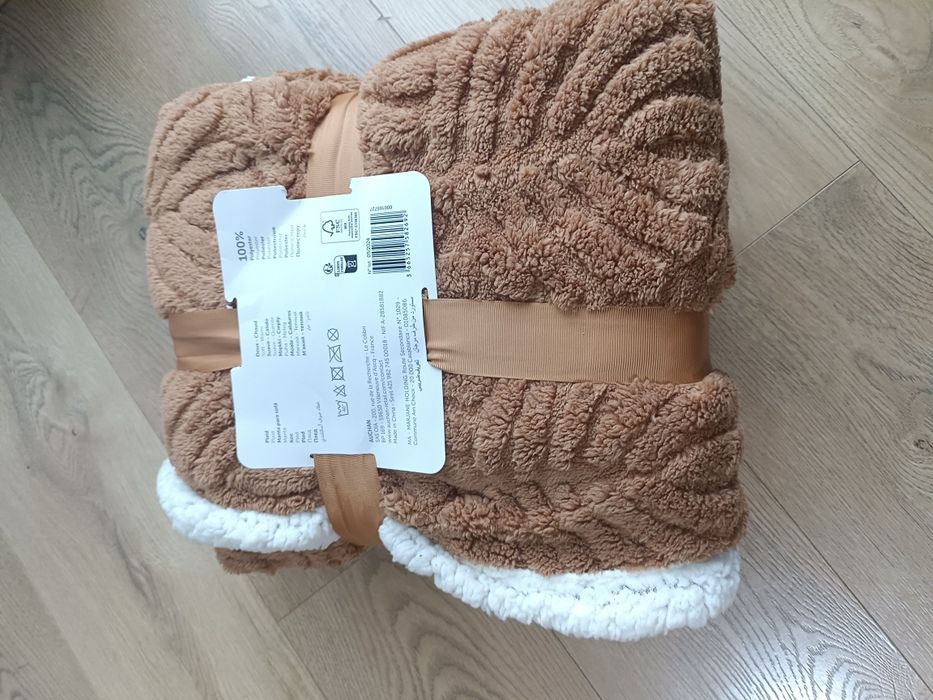 Nowy koc 125 X 150 cm pled brazowo- biały