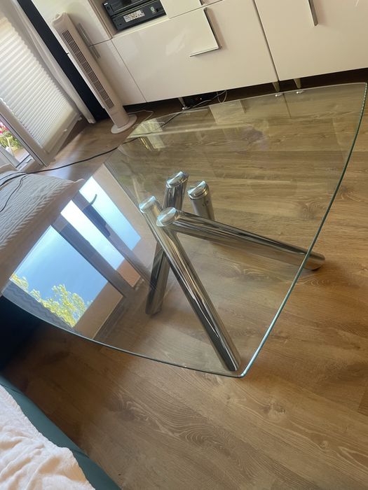 Szkalny stolik kawowy