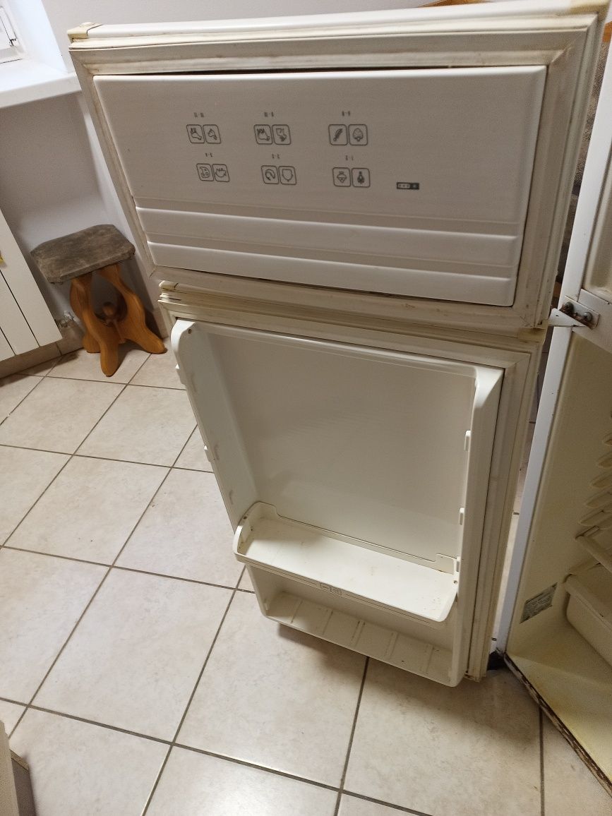 Робочий холодильник