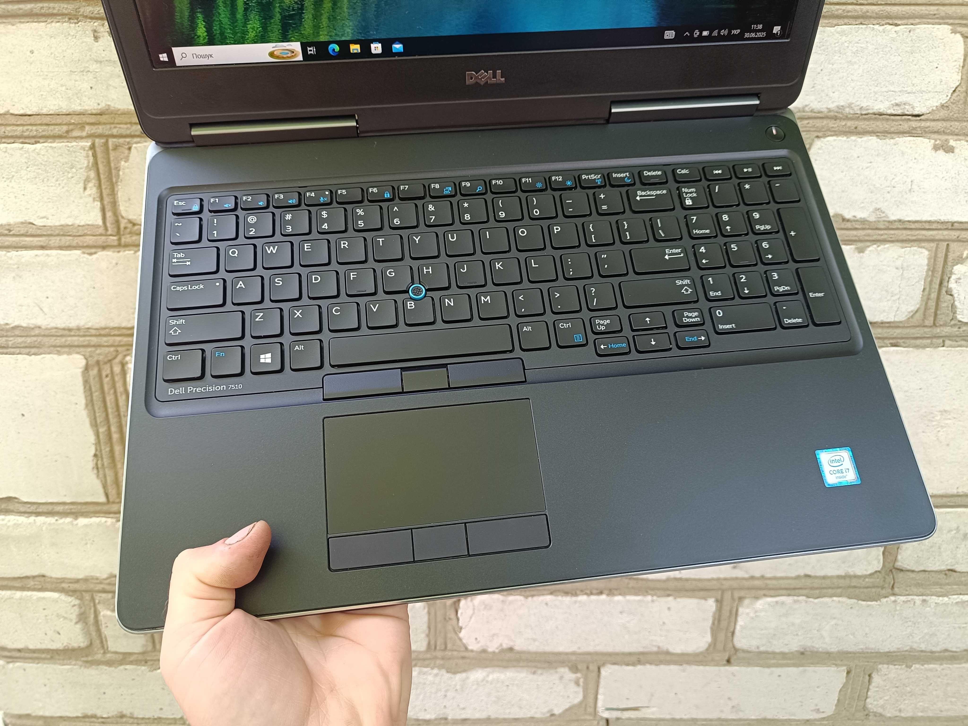 Стан 9/10 Ігровий ноутбук DELL (i7 6820HQ/16/256/Nvidia 4gb)