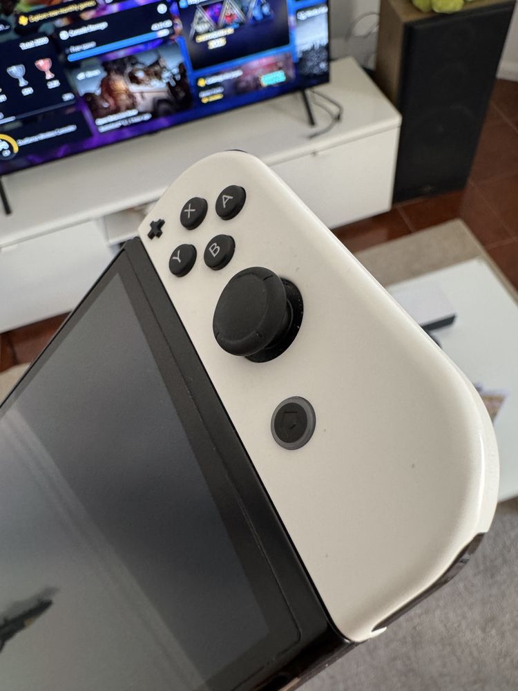 Nintendo Switch OLED - Pack 3 jogos + capa