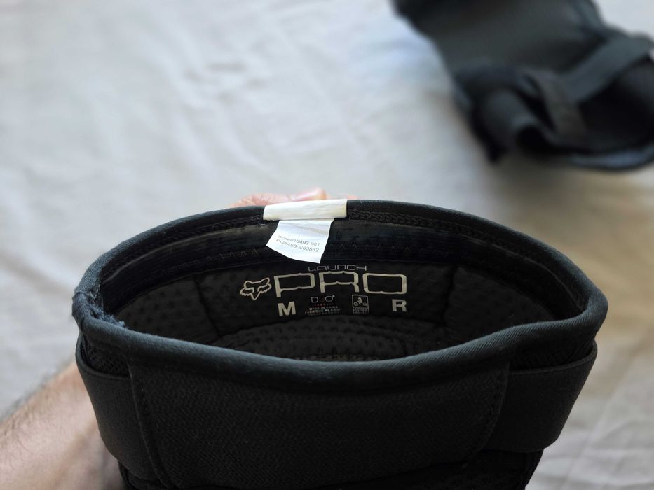 Ochraniacze na kolana FOX Launch Pro D30 Knee Guard - rozmiar M