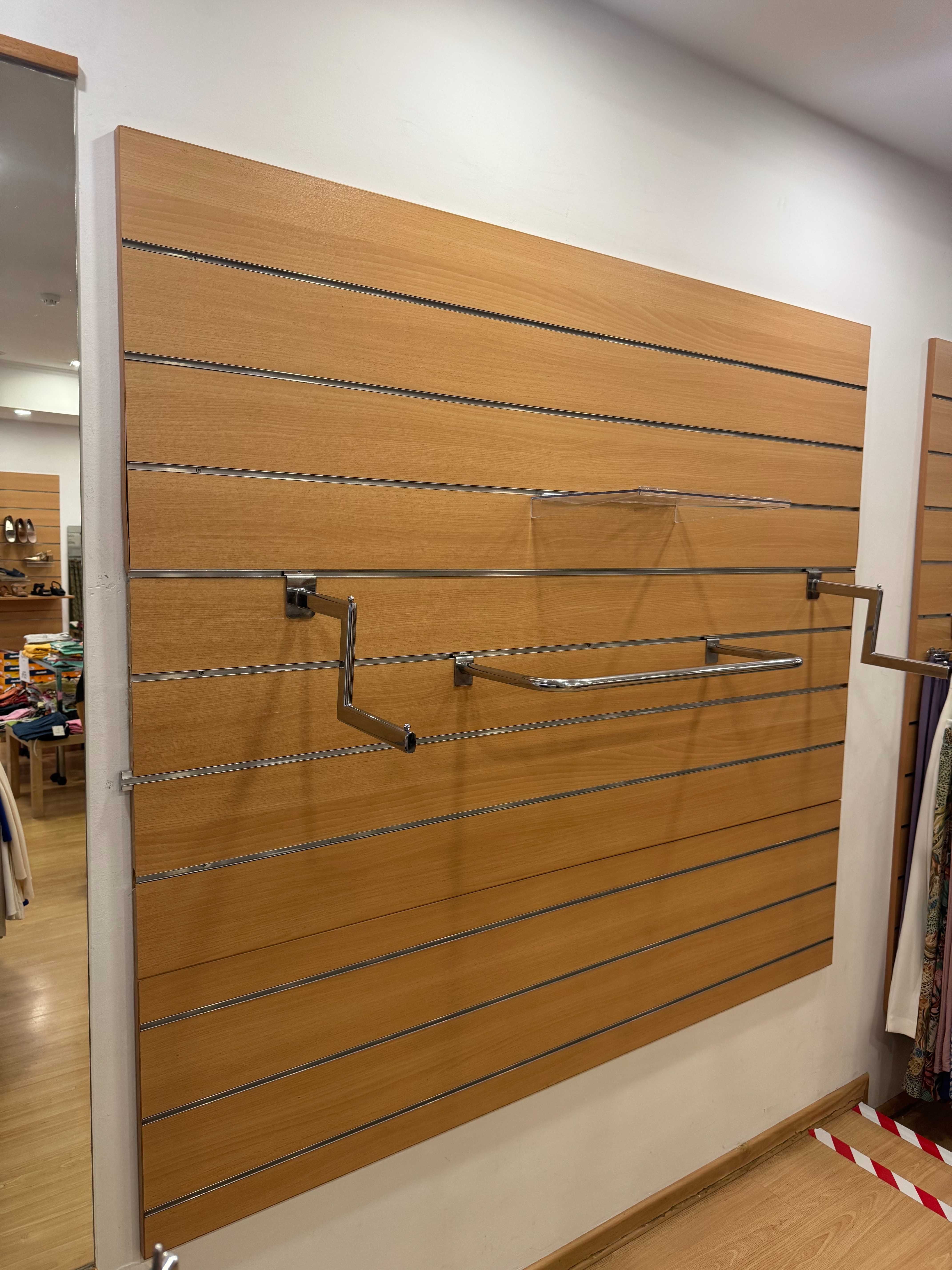2 Paineis de Exposição para lojas 2.10m de largura e 1.75m de altura