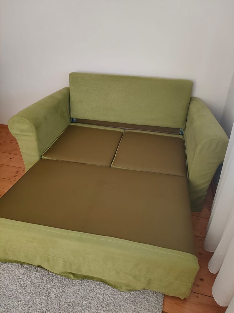 Zielona kanapa rozkładana