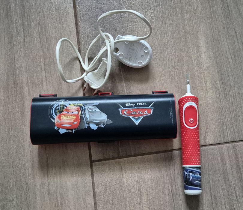 Szczoteczka elektryczna dla dzieci ORAL B Cars Auta.