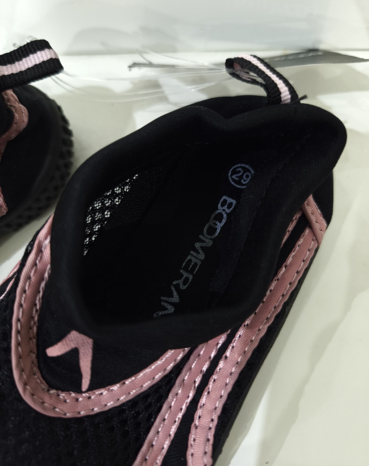 Sapatos de Água Novos da Boomerang