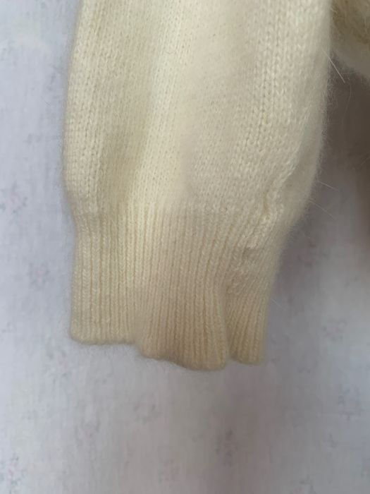 Вовняний жіночий светр кольору масла.Підійде на розмір L,XL.