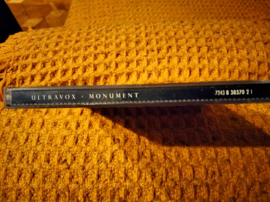 Płyta CD grupy Ultravox pt. Monument The Soundtrack . Stan idealny .