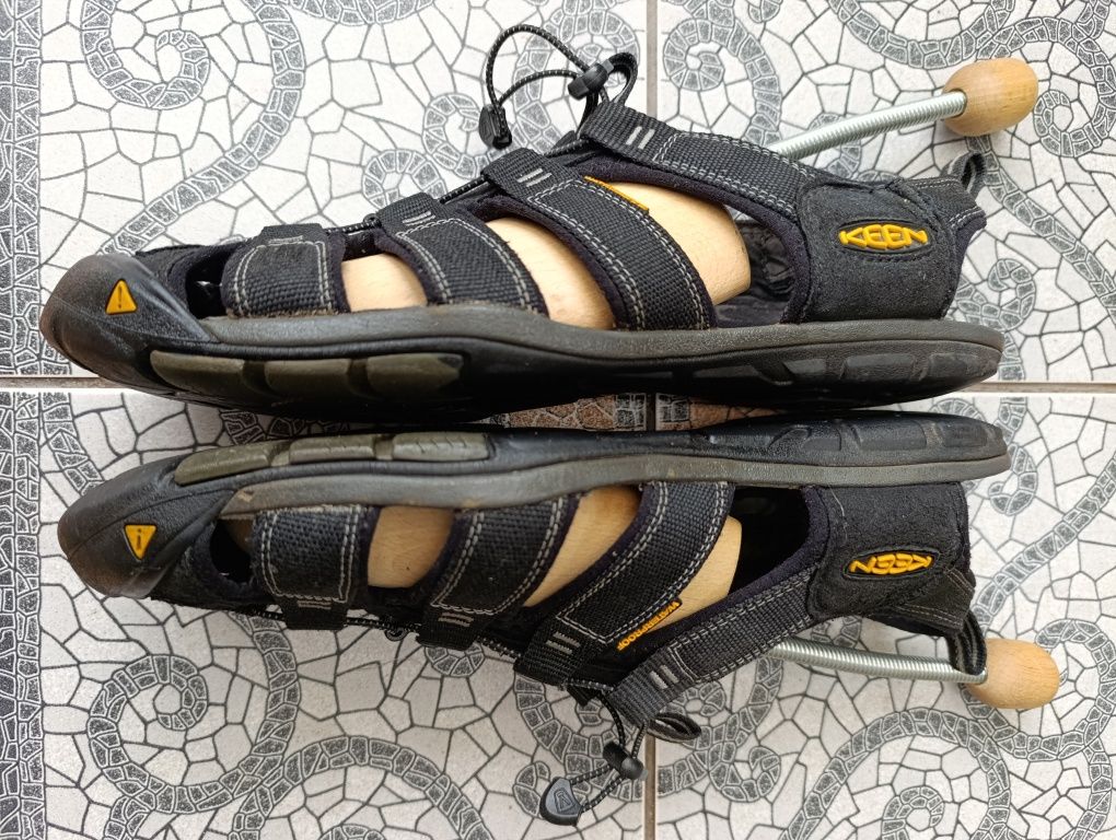 Keen 46p. Чоловічі трекінгові босоніжки