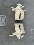 VW T5 T6 zacisk hamulcowy tył prawy