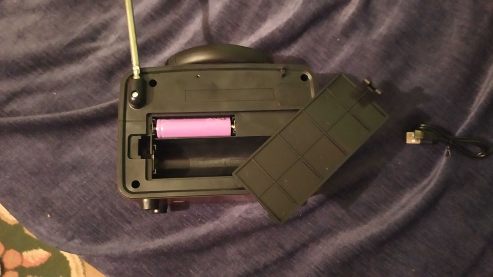 Rádio portátil retro