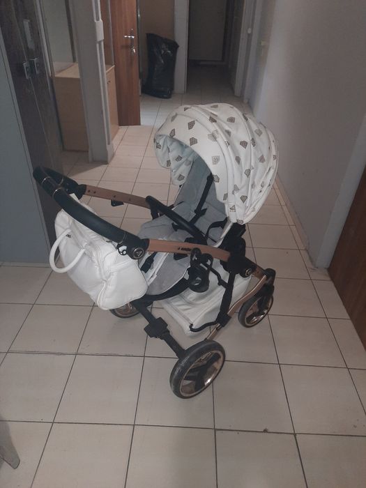 Sprezedam wozek Yanama w dobrym stanie  trzy w jednym 1.200..