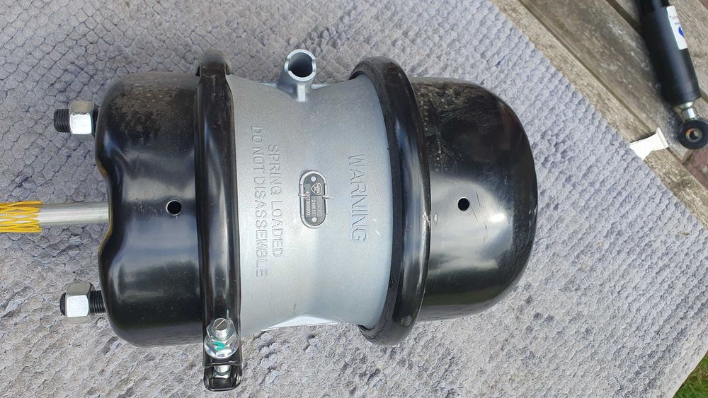 Cylinder hamulcowy z podwójną membraną