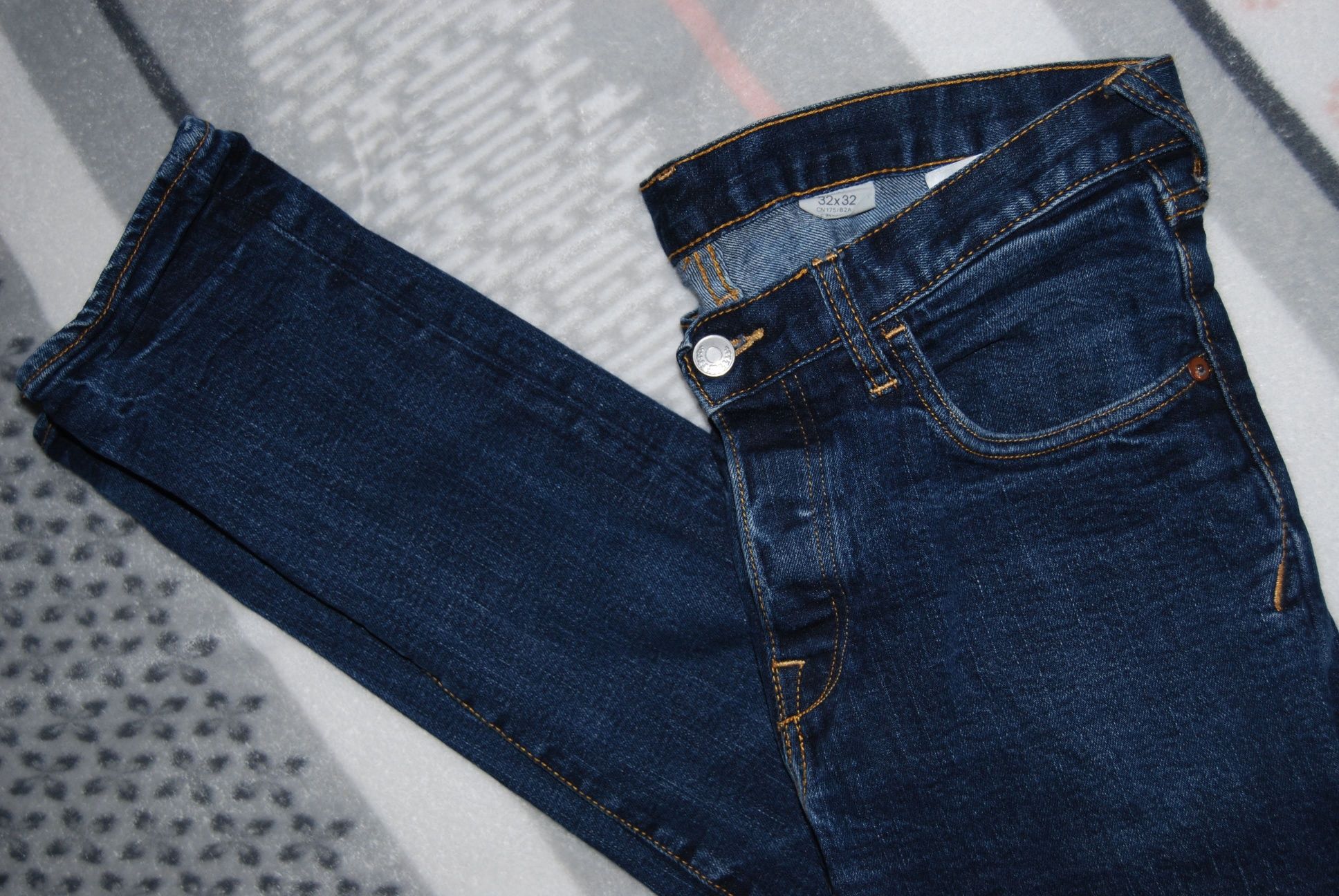 Damskie spodnie dżinsowe H&M W32L32 pas 41/dl.wew.74/nog 14/udo 25