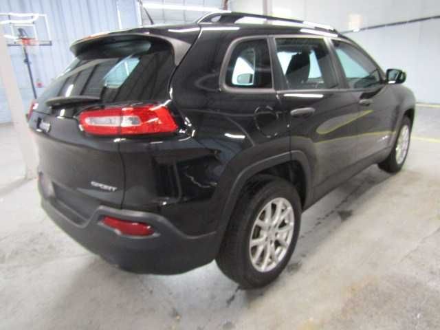 Продам Jeep Cherokee Sport 2016 р