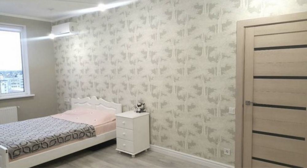 Поклейка обоев .Укладка ламината ,линолеума,плинтус.