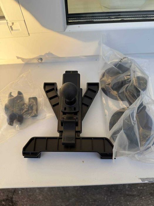 Міцне подвійне присоске-кріплення для планшета iPad