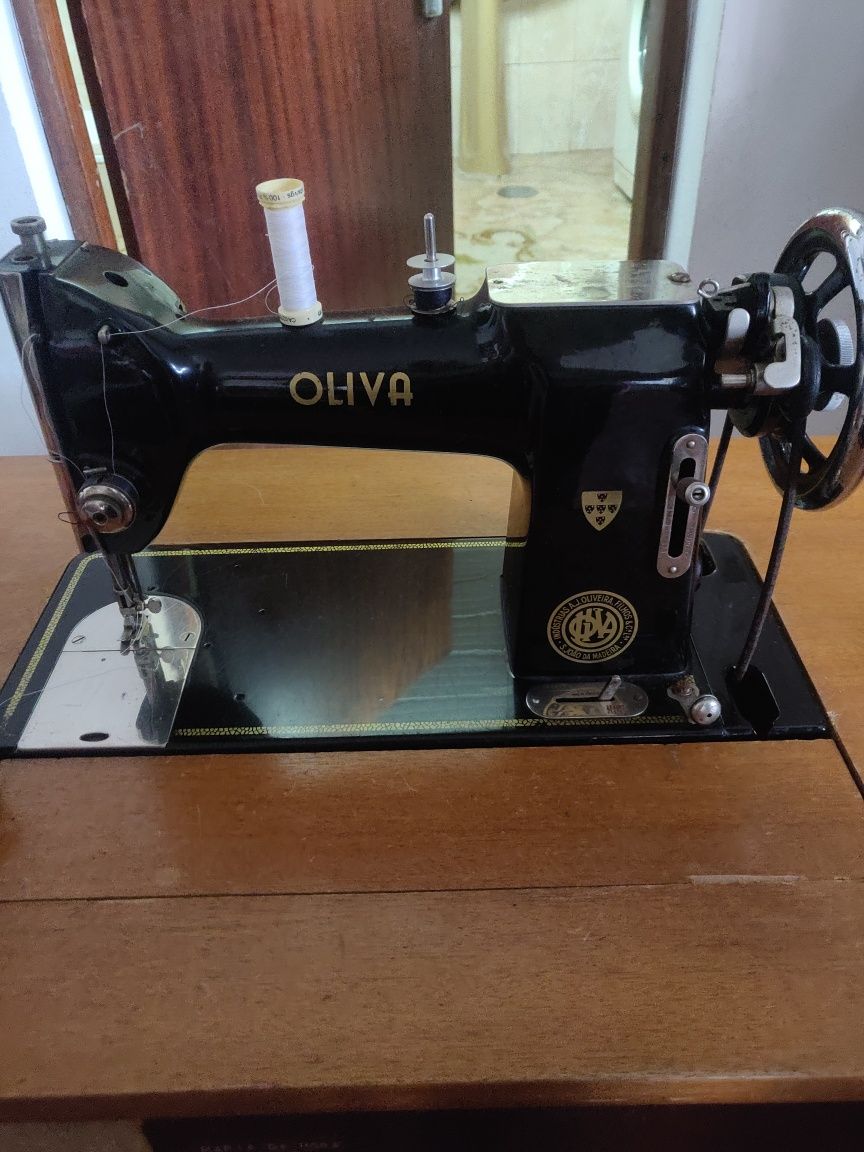 Máquina costura oliva