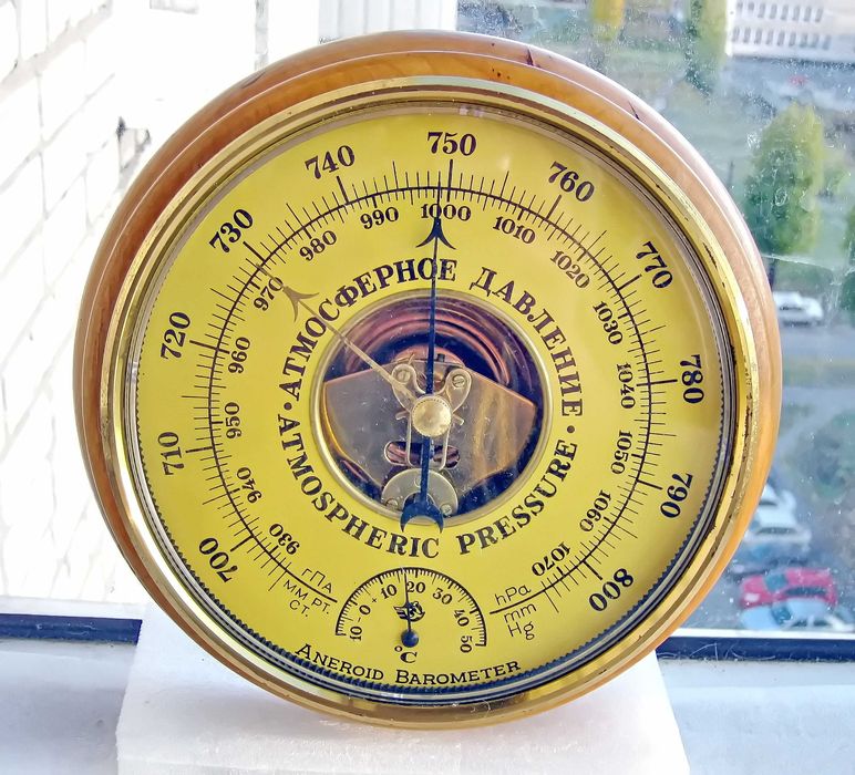 Барометр-анероид  с термометром УТЁС.