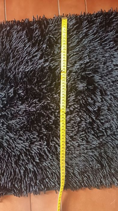 Tapete retangular em preto