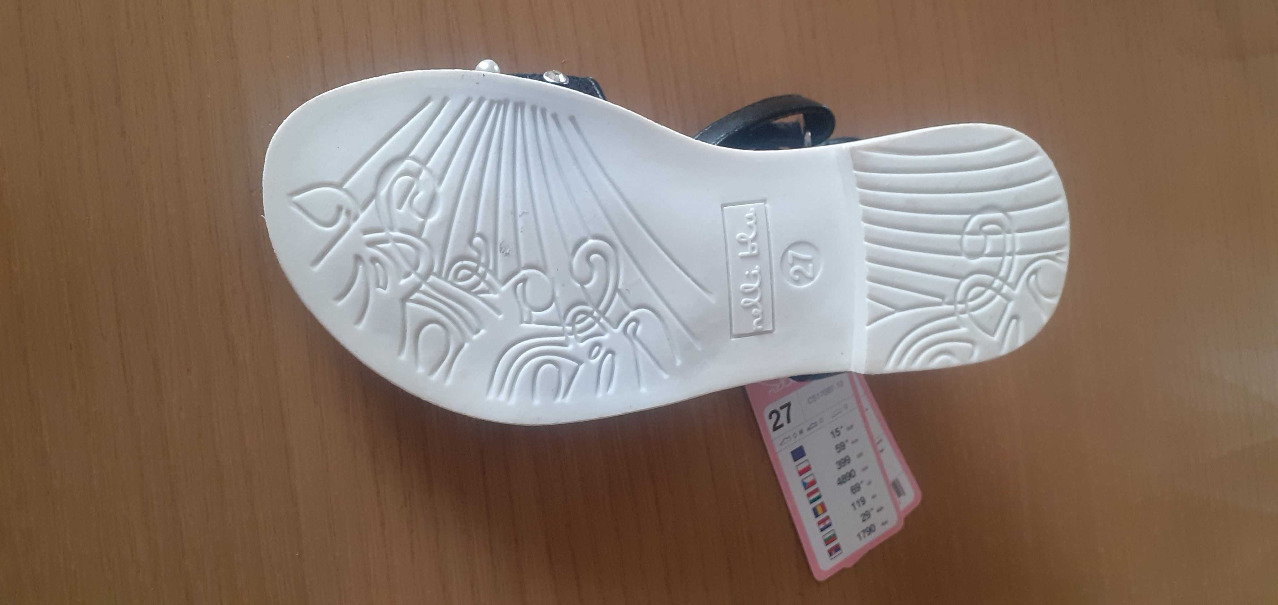 nowe sandały dla dziewczynki