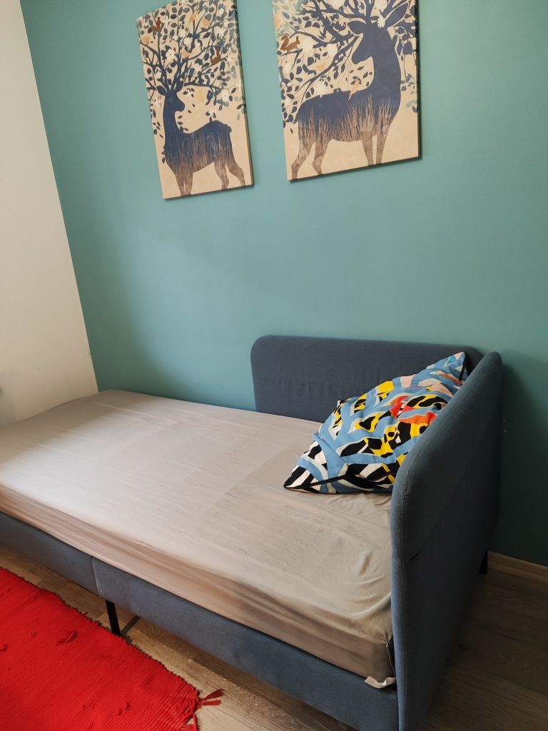 Łóżko jednoosobowe z Ikea z materacem w zestawie
