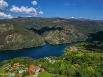 Um Refúgio no Gerês com 2 casas junto ao Rio