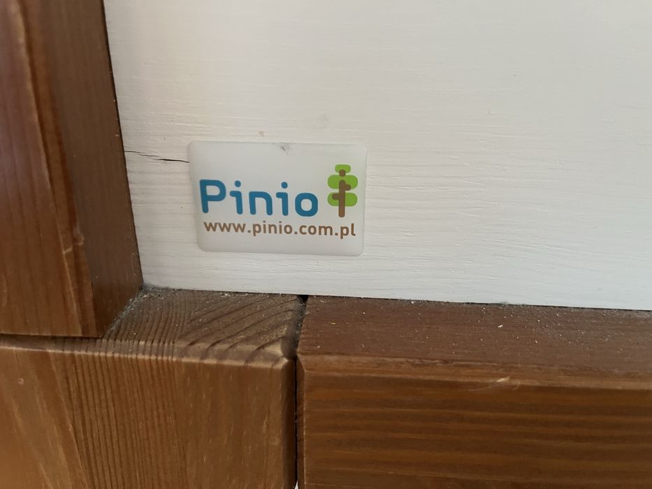 Zestaw mebli bialych z litego drewna marki PINIO