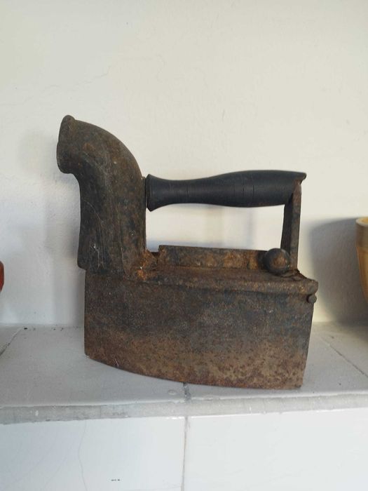 Ferro a carvão Antigo