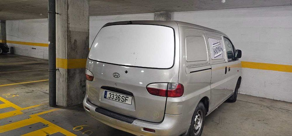 Hyundai H1 comercial.
