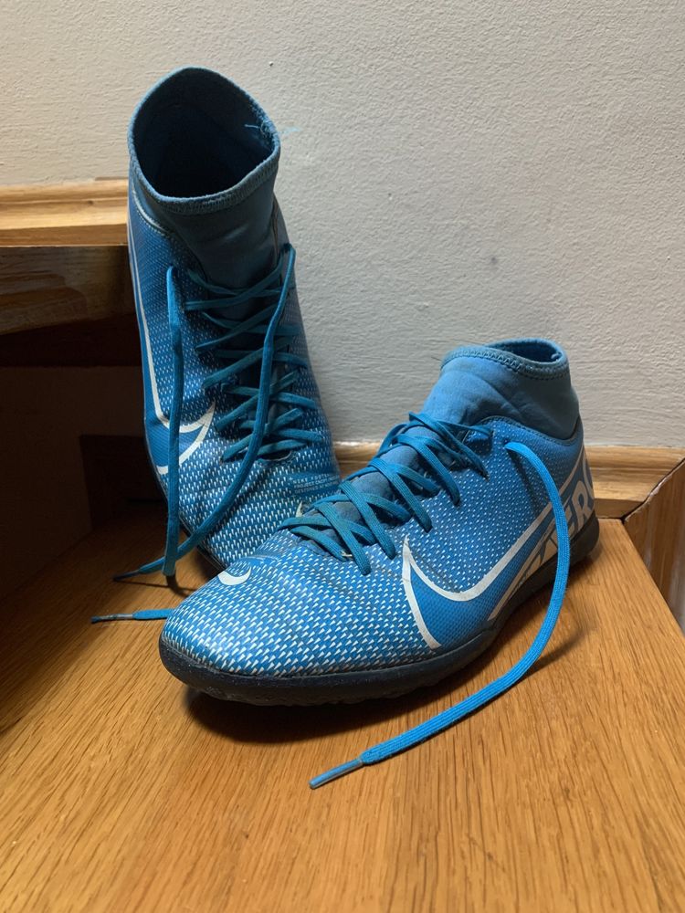 Turfy ze skarpetą Nike Mercurial. Rozmiar 40,5.