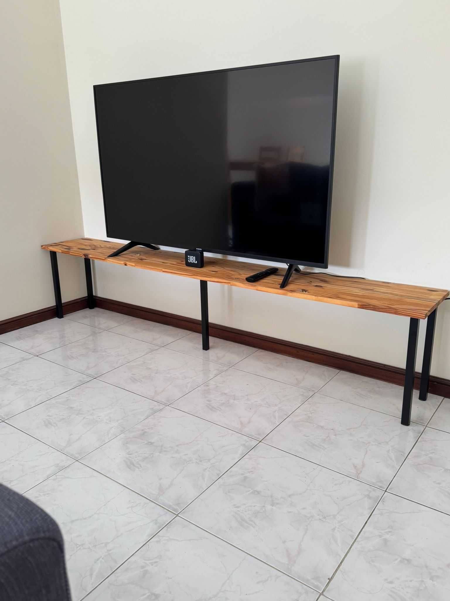 Criado mudo. 15,00 euros.