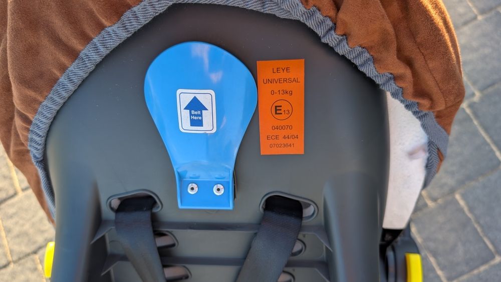 Fotelik samochodowy dla dziecka, nosidło