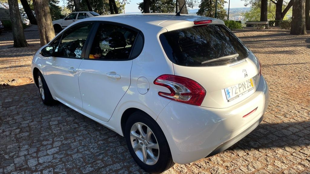 Peugeot 208 1.4hdi poucos kms