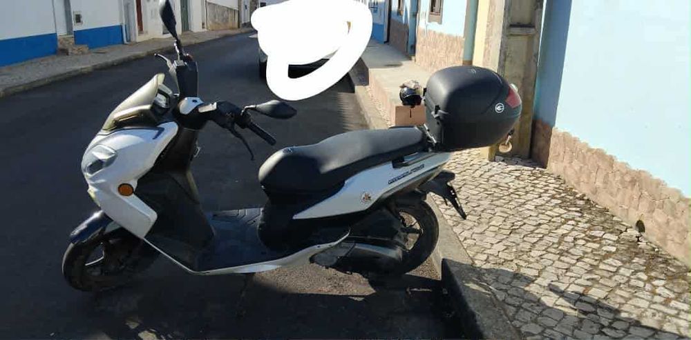 Vende-se moto cooter 125
