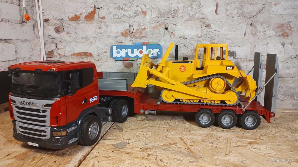 BRUDER Scania R z naczepą lawetą i spychaczem CAT
